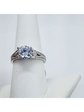 Brand New Sterling Silver 925 With Round Center Stone Woman's Ring